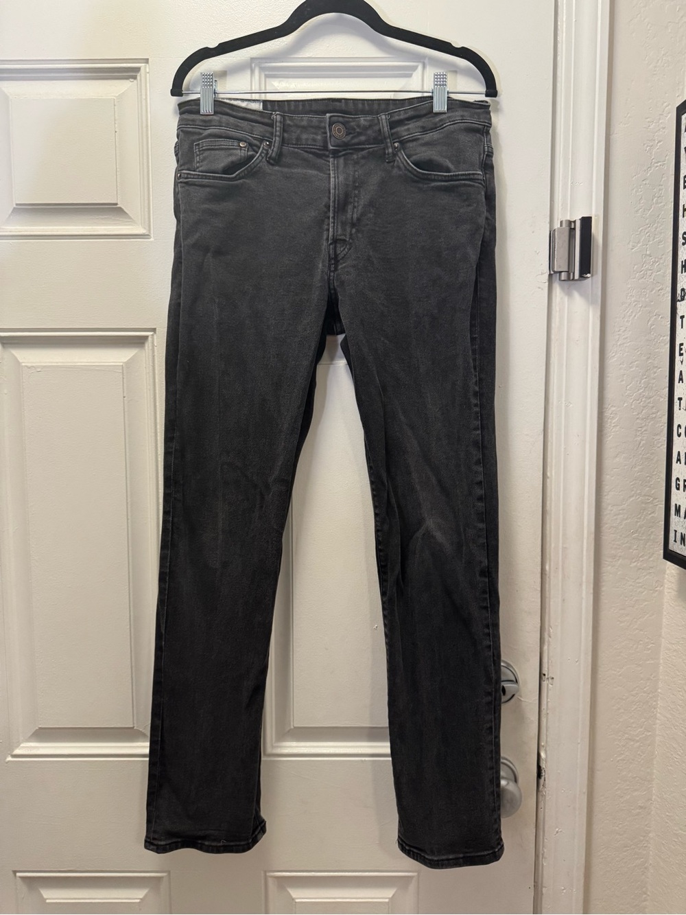 H&M Men's Charcoal Slim Straight Jeans 0390